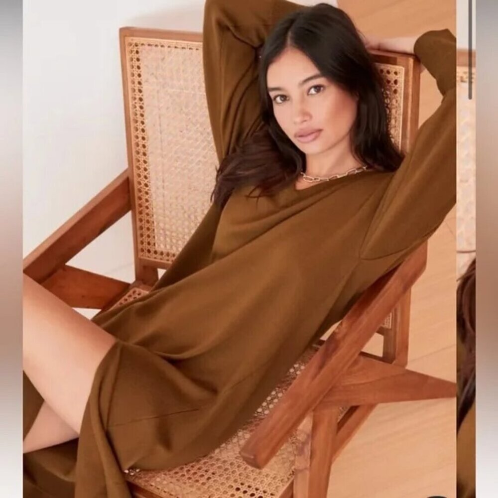 Aritzia Wilfred Cyprie 100% Merino Wool Foxfire Brown Slit Sweater Dress Small